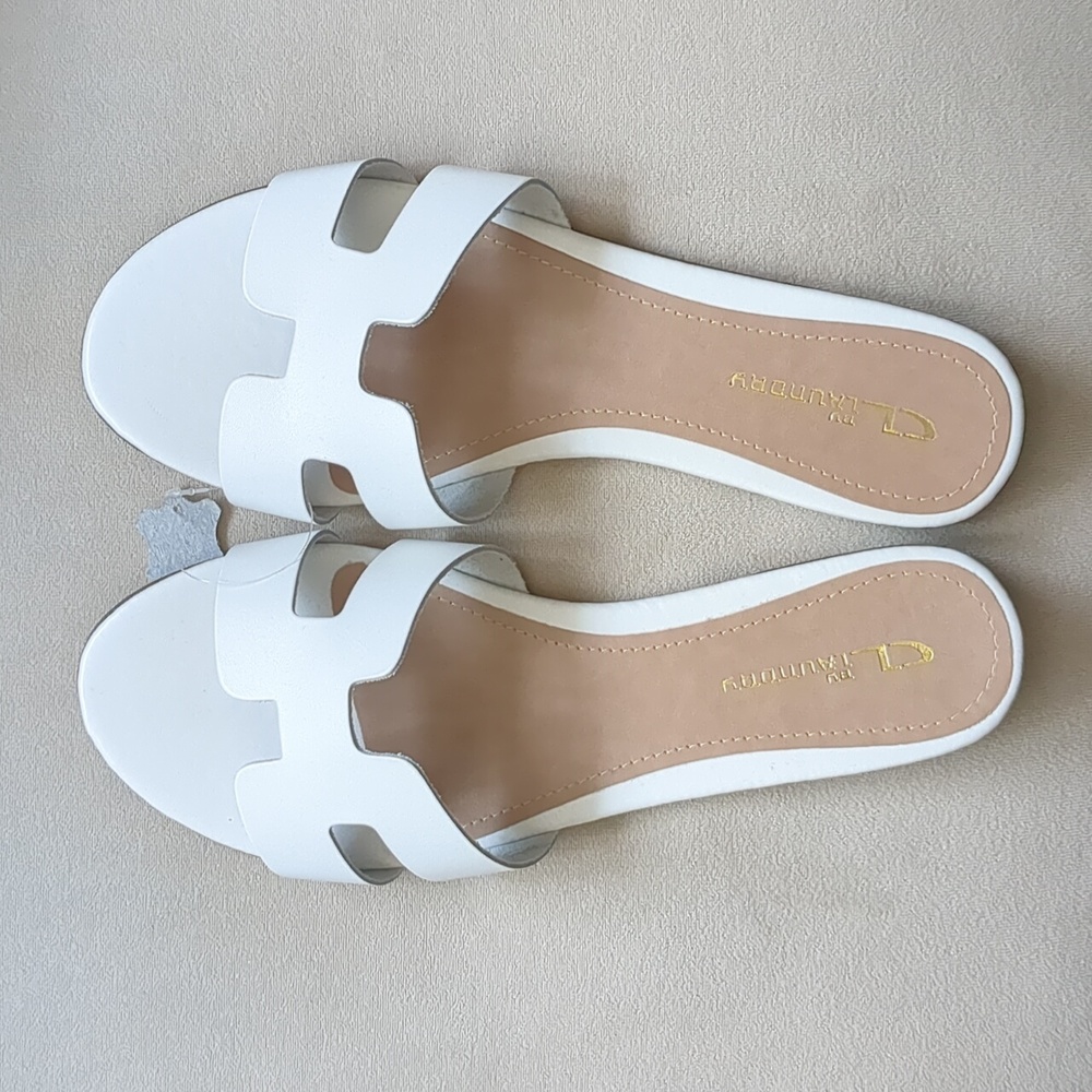 NWT White Leather Sandals - size 9